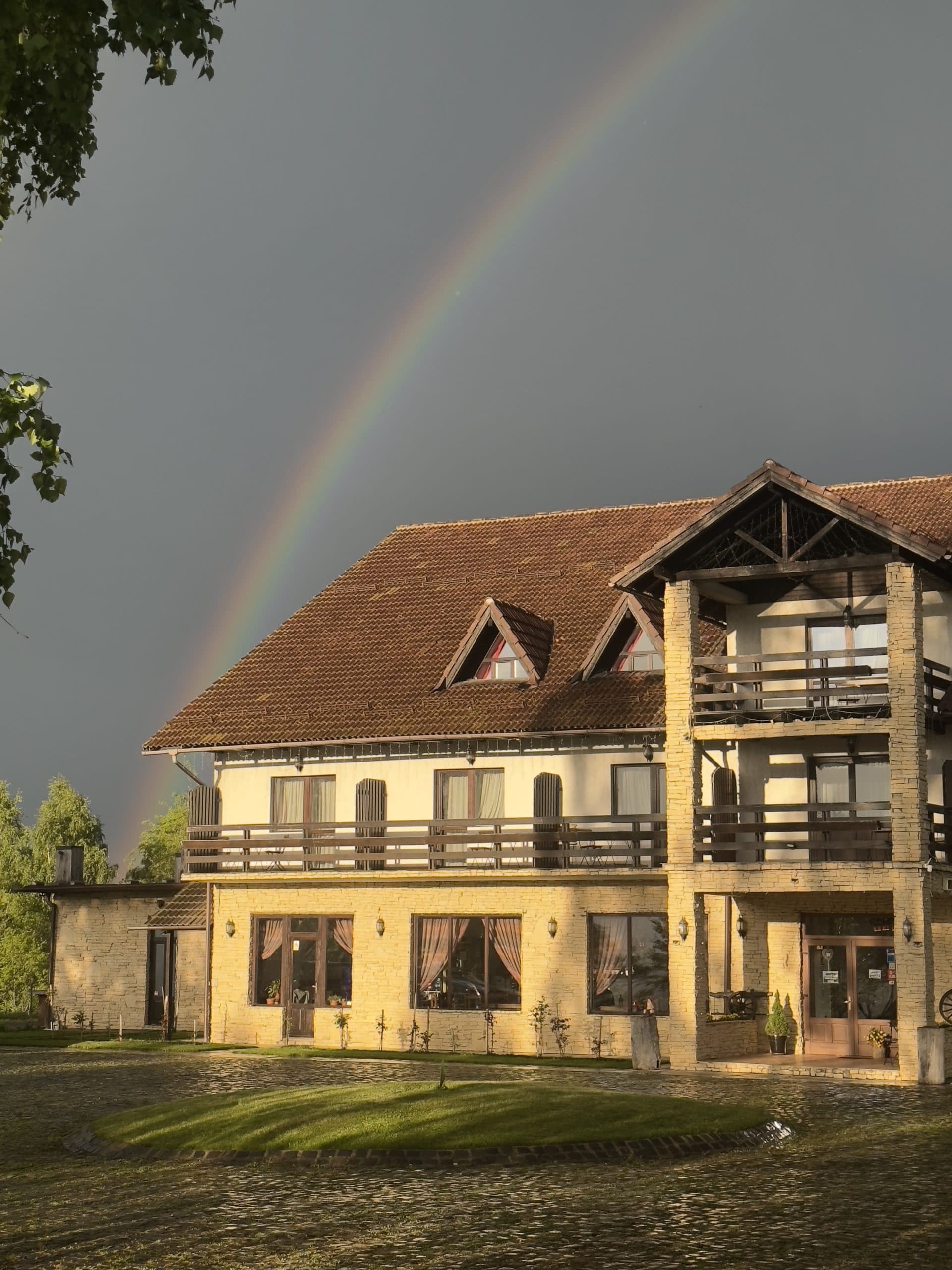 Pensiunea Cetatea Carului – locație evenimente în Județul Brașov | similar cu Akasha Retreat Peștera