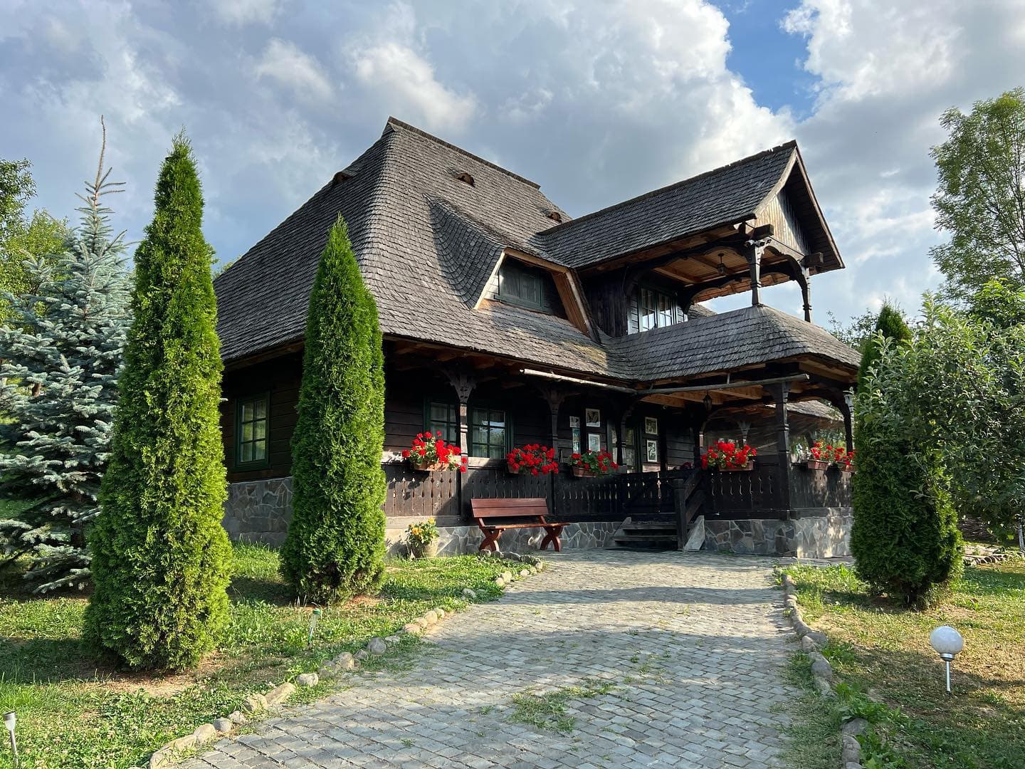 Casa de la Mara, exteriorul locației — locație de evenimente în Mara