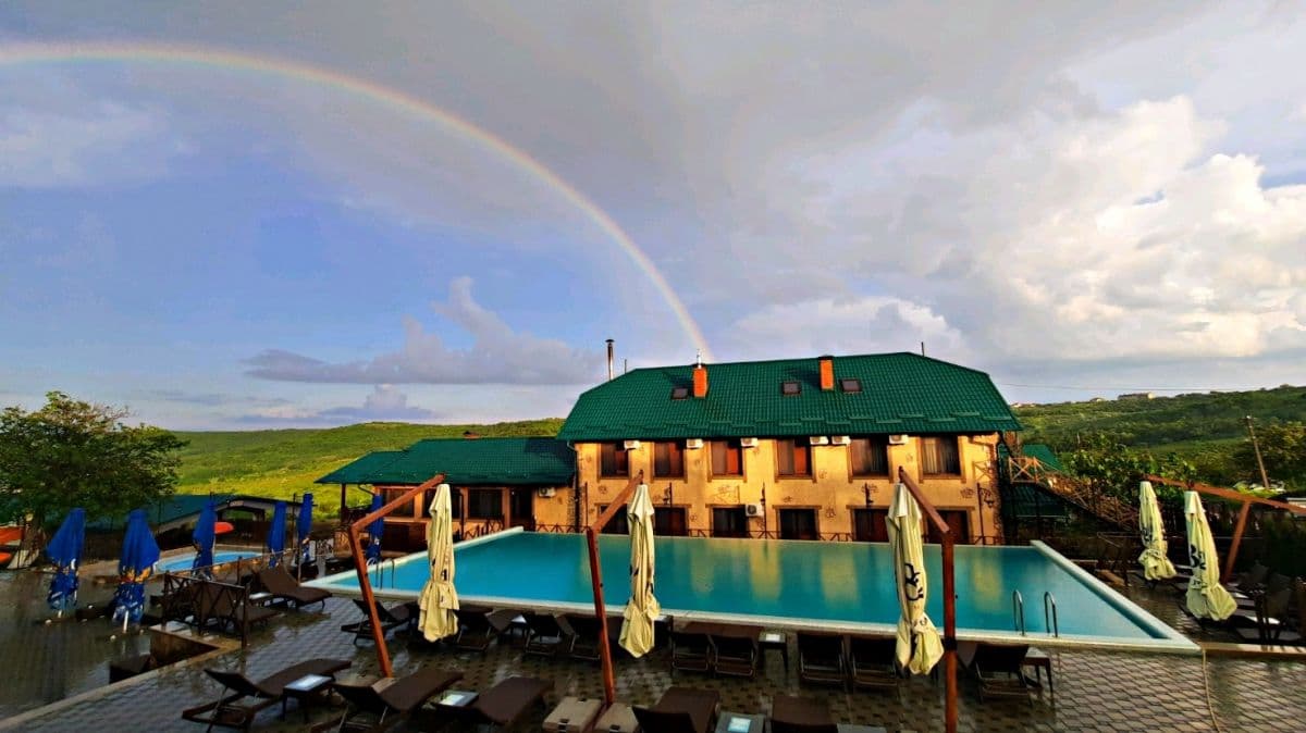 Colina Verde Resort, piscina — locație de evenimente în Colonița