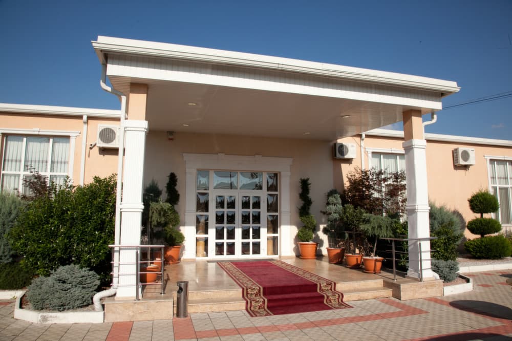 Cristal Garden, exteriorul locației — locație de evenimente în Oradea