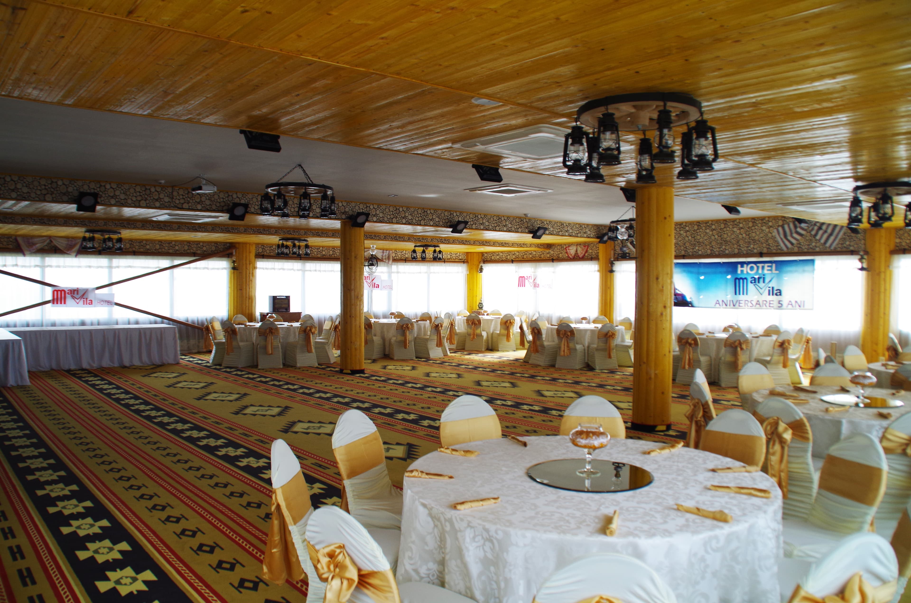 Hotel Mari Vila - Salon Rustic, sala de evenimente — locație de evenimente în București
