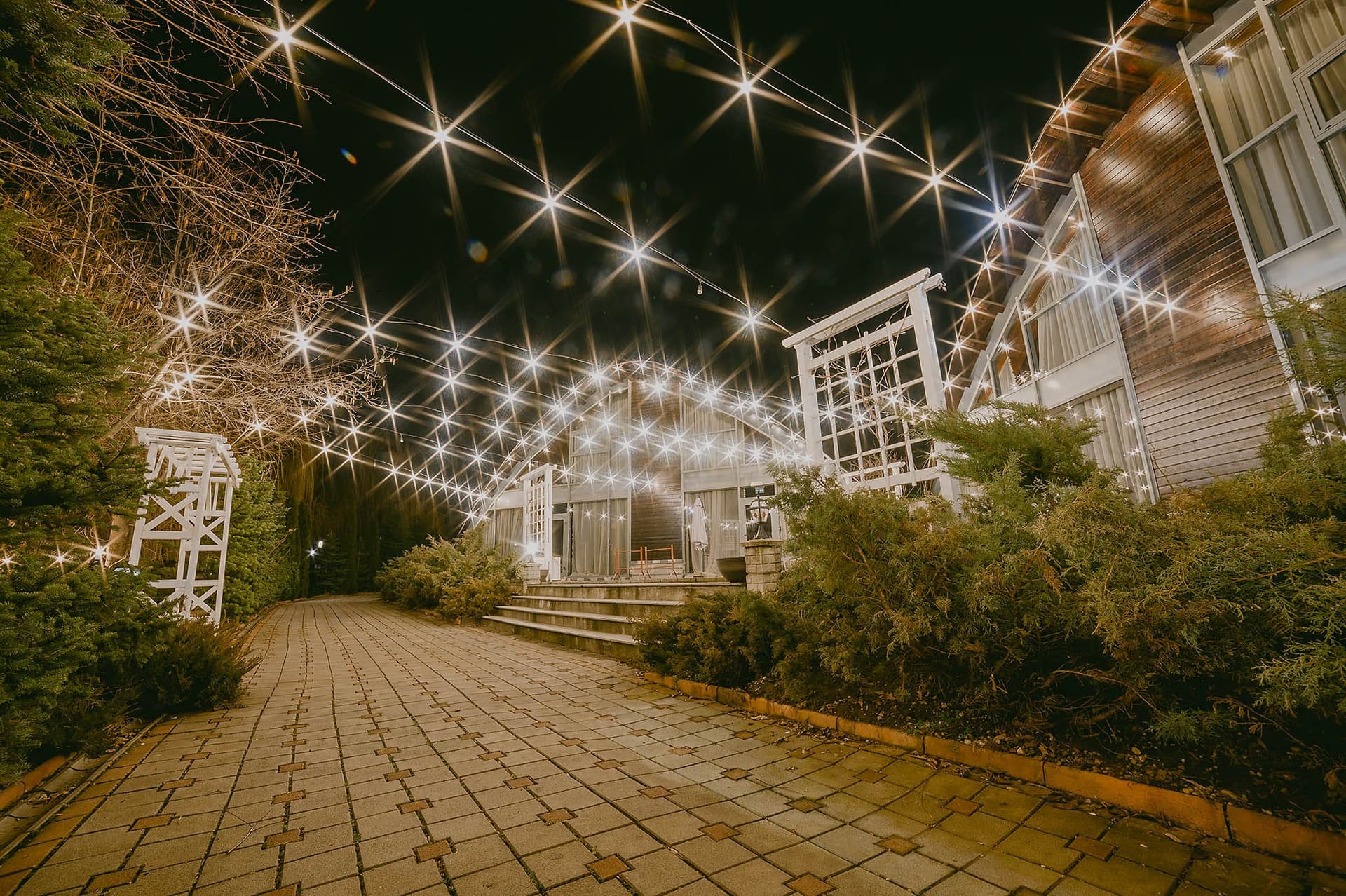 Hotel Secret Garden, grădina — locație de evenimente în Dănești