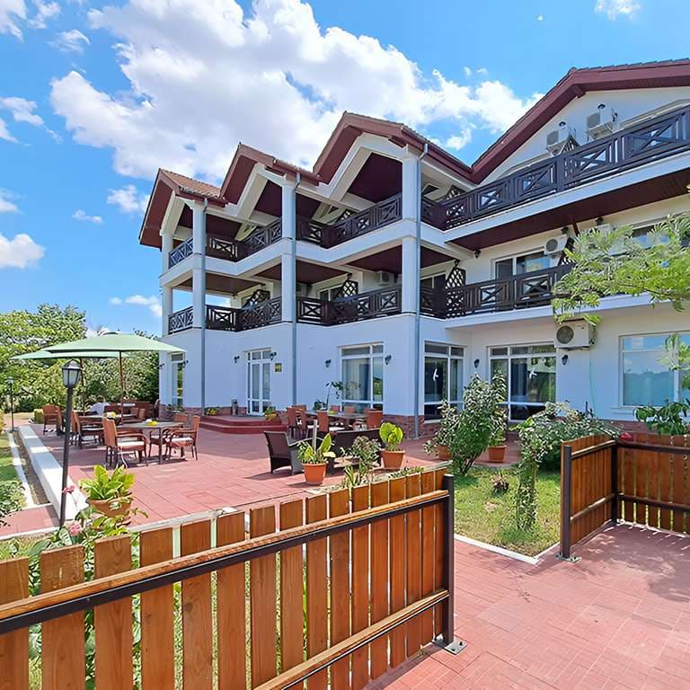 Hotel WELS - Delta Dunării, exteriorul locației — locație de evenimente în Băltenii de Sus