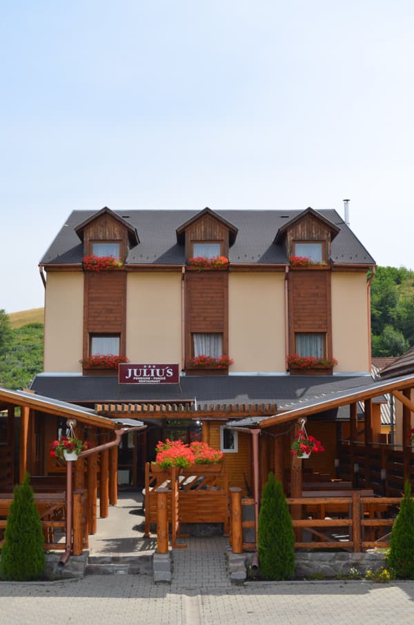 Juliu's Pension, exteriorul locației — locație de evenimente în Miercurea Ciuc