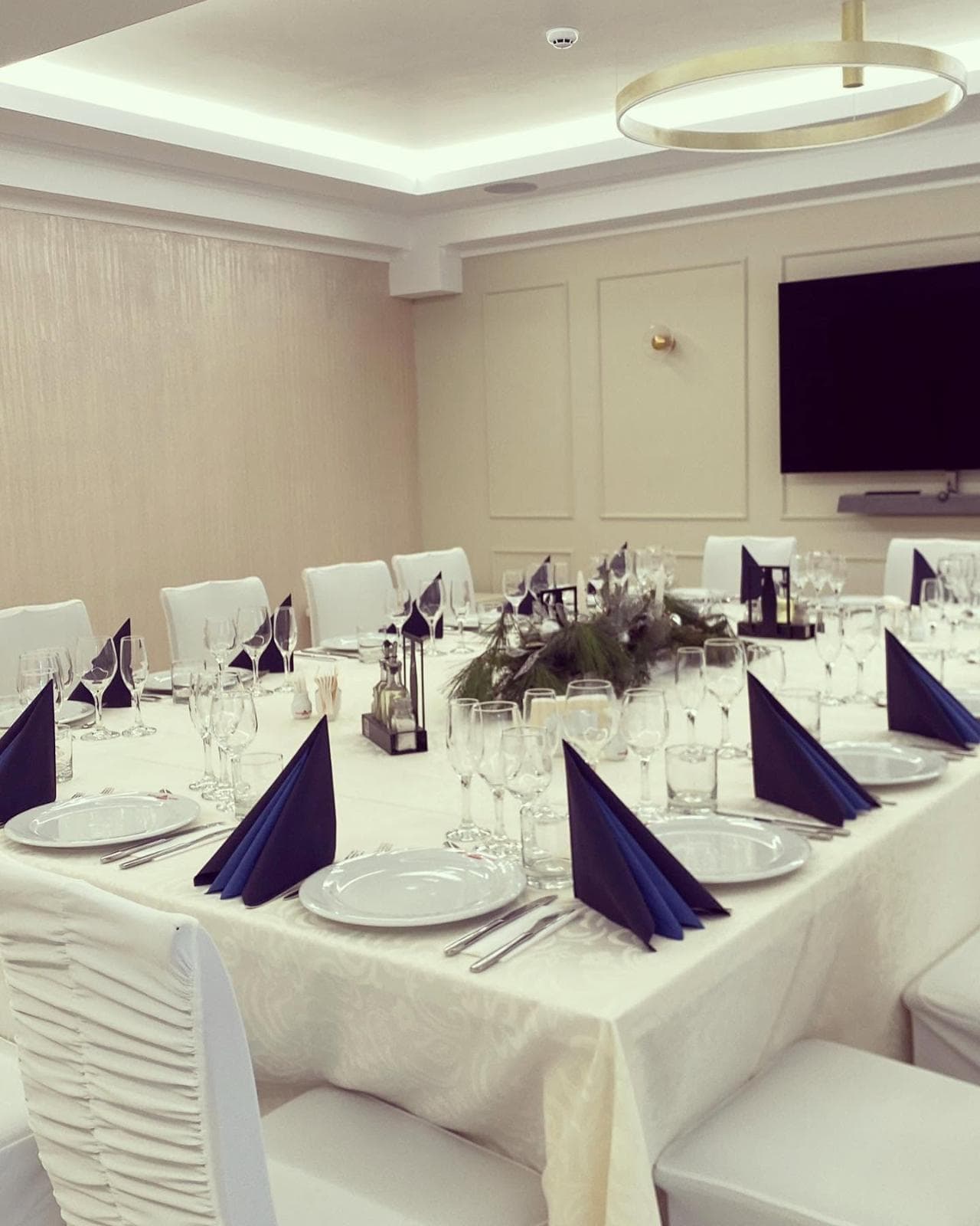 Restaurant Pensiune Montana Popa, aranjamentul de masă — locație de evenimente în Blaj