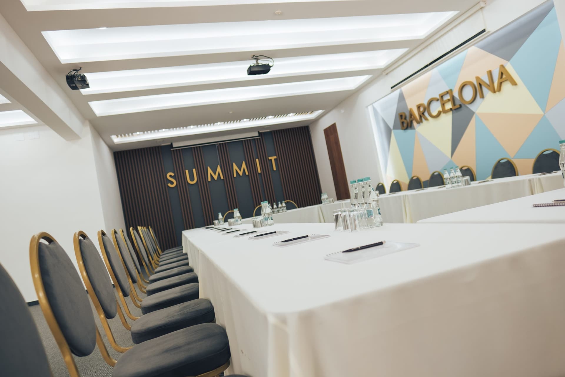 Summit Events - Sala Barcelona, sala de evenimente — locație de evenimente în Chișinău