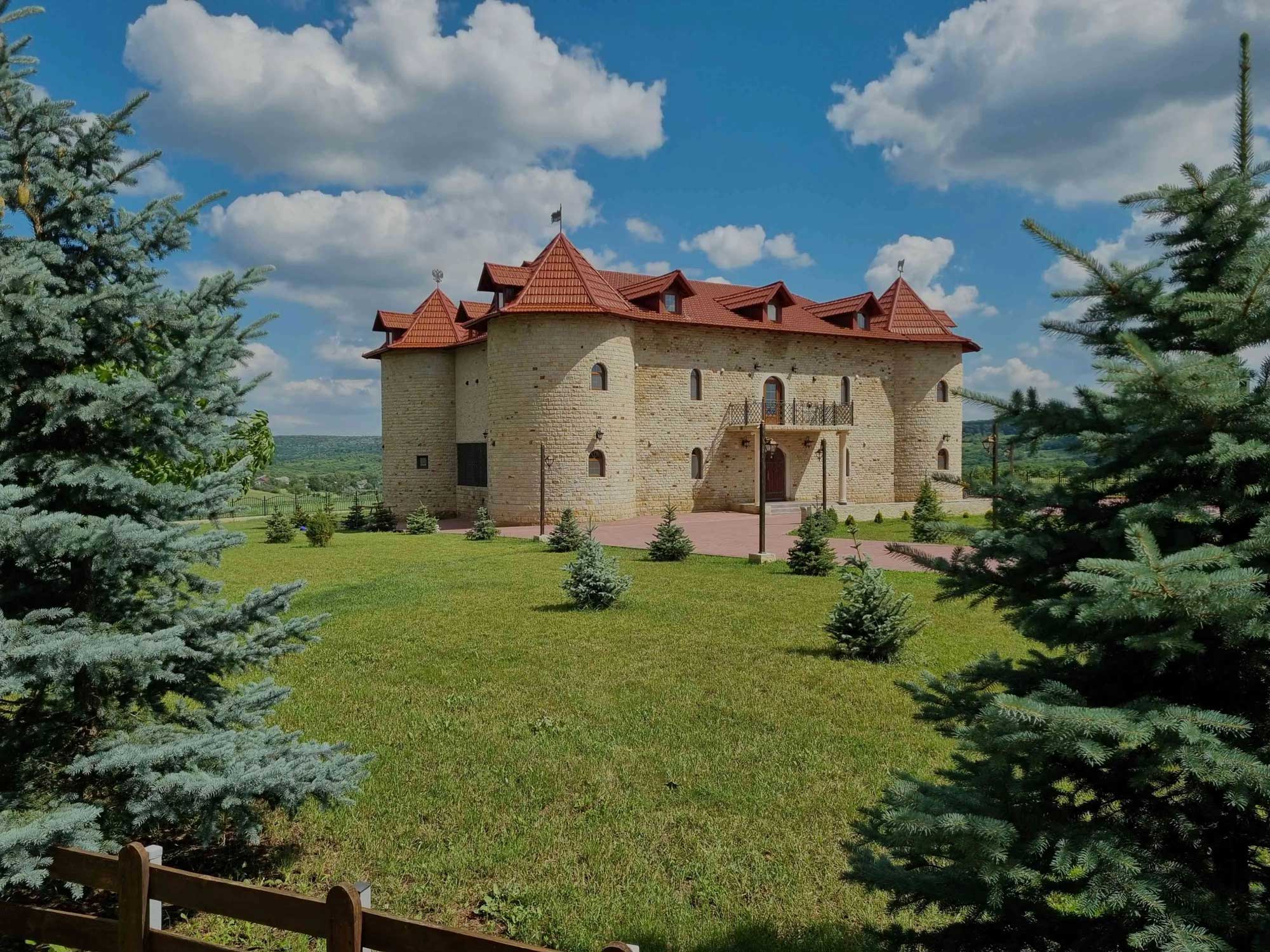 Unghern Castle, exteriorul locației — locație de evenimente în Ivancea