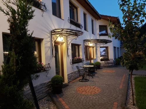 Conacul Poetilor – locație evenimente în Sibiu | similar cu Onyx Private Party