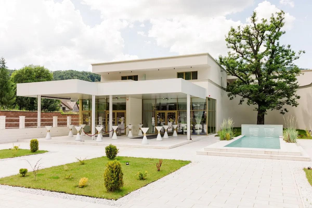3 Stejari - Diamond Oak, exteriorul locației — locație de evenimente în Timișu de Jos