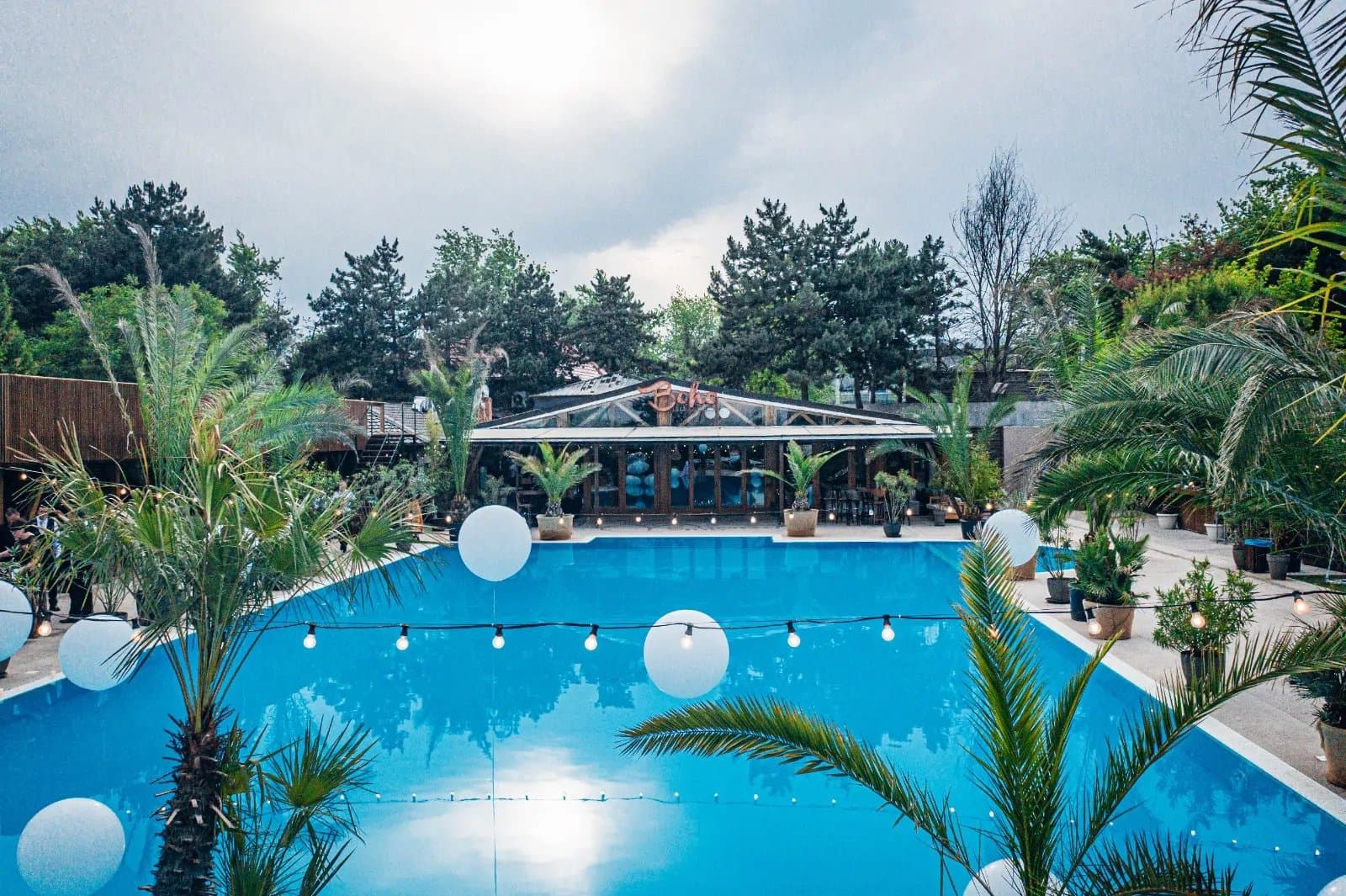 Daimon Events - Salon Gala, piscina — locație de evenimente în București