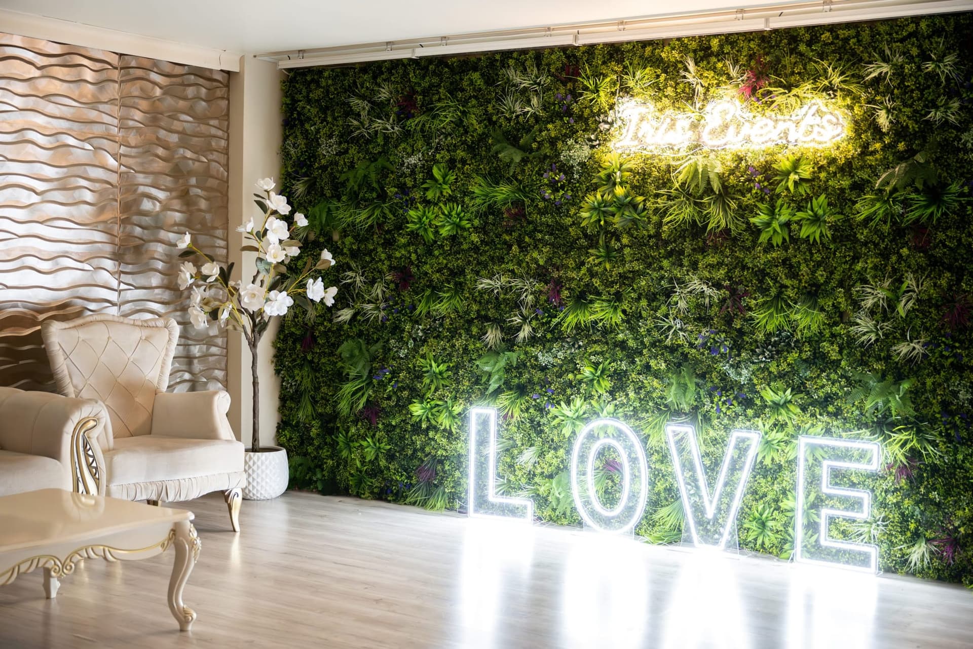 Iris Ballroom – Salonul Ametist, detalii de decor — locație de evenimente în București