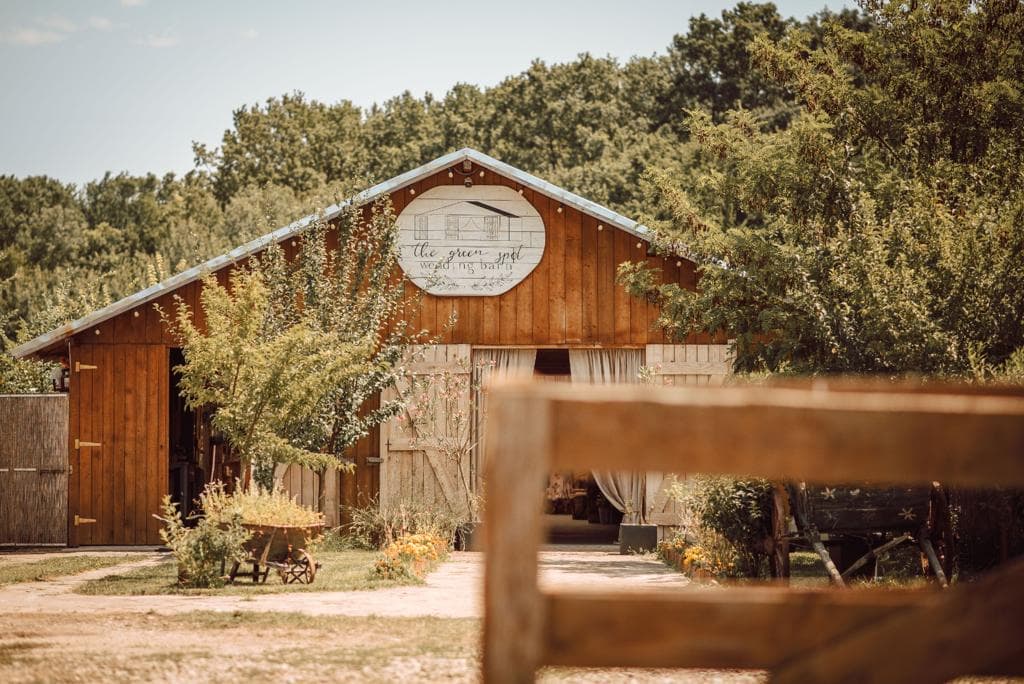 The Green Spot Wedding Barn, exteriorul locației — locație de evenimente în Ciolpani