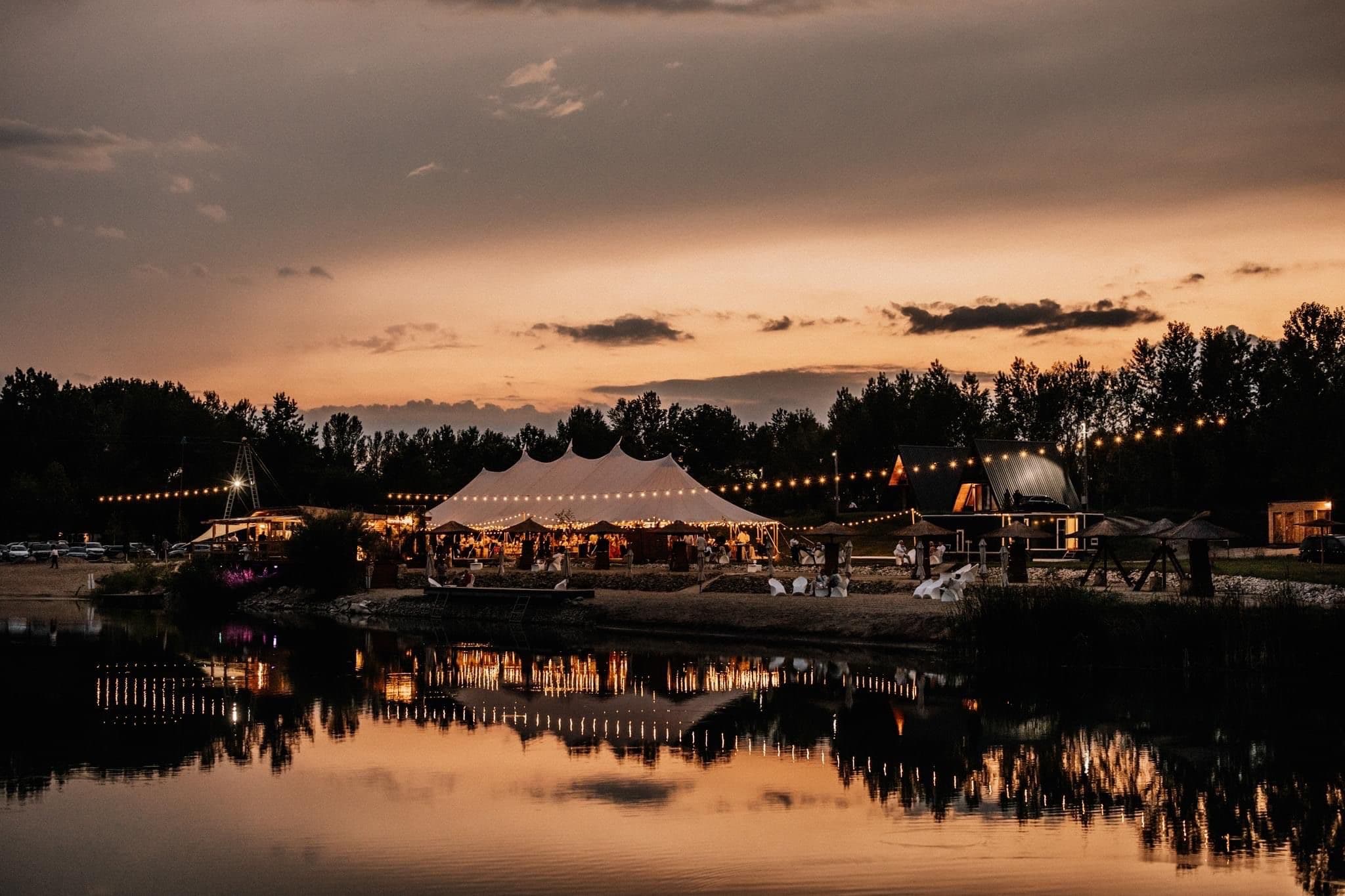 Trqz Lake, vederea către lac — locație de evenimente în Crivina