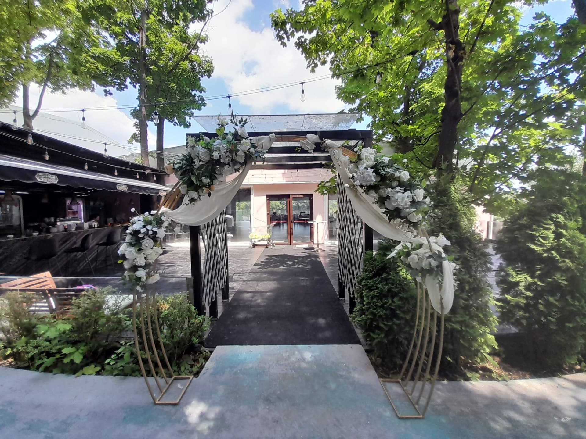 Velveto Garden, zona de ceremonie în aer liber — locație de evenimente în București