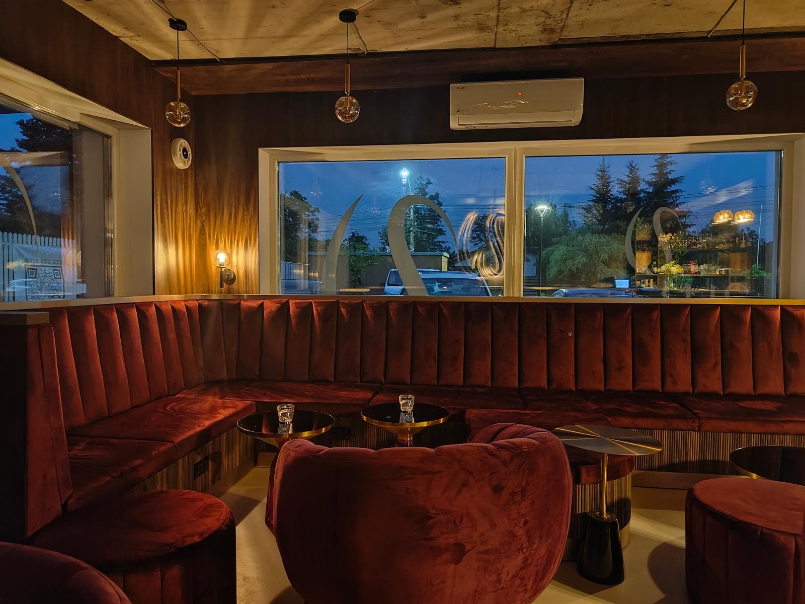 21 Beans Coffee and Cocktails Lounge, zona lounge — locație de evenimente în Tunari